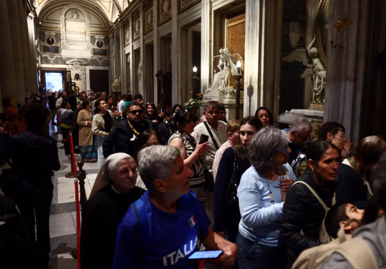 Egosipụtala Ọhaneze ili ebe e liri Pope Francis lagoro mmụọ n’ogige Santa Maria Maggiore nke dina Rome na mba Italy.